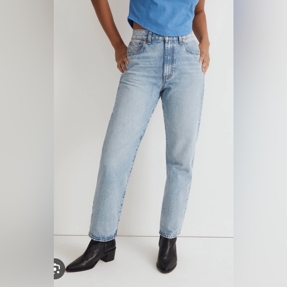 Madewell Curvy 90s Straight Jeans - Light Wash, Lightly distressed hem - 33